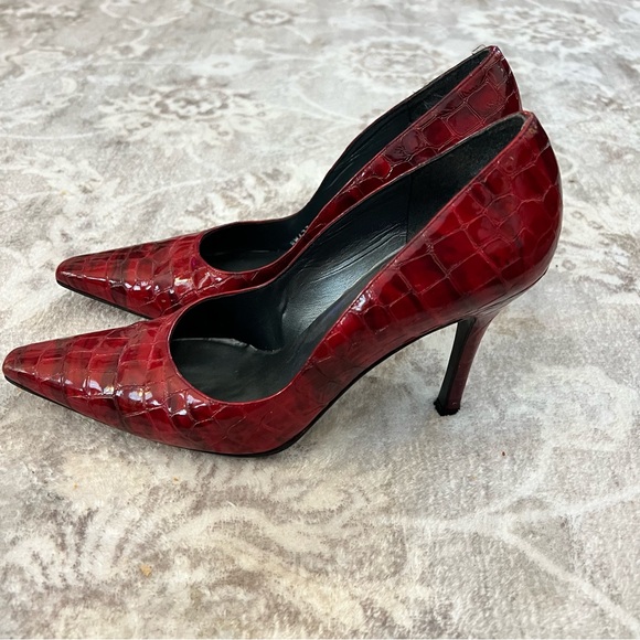 Stuart Weitzman Shoes - Stuart Weitzman Red Snakeskin Leather Heels size 9
